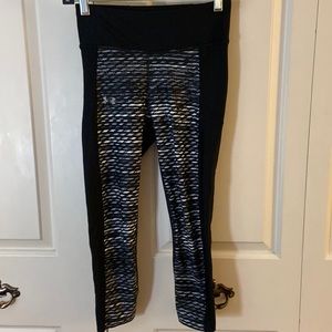 EUS Under Armour crop leggings- small-perfect condition! Light-weight e pocket!
